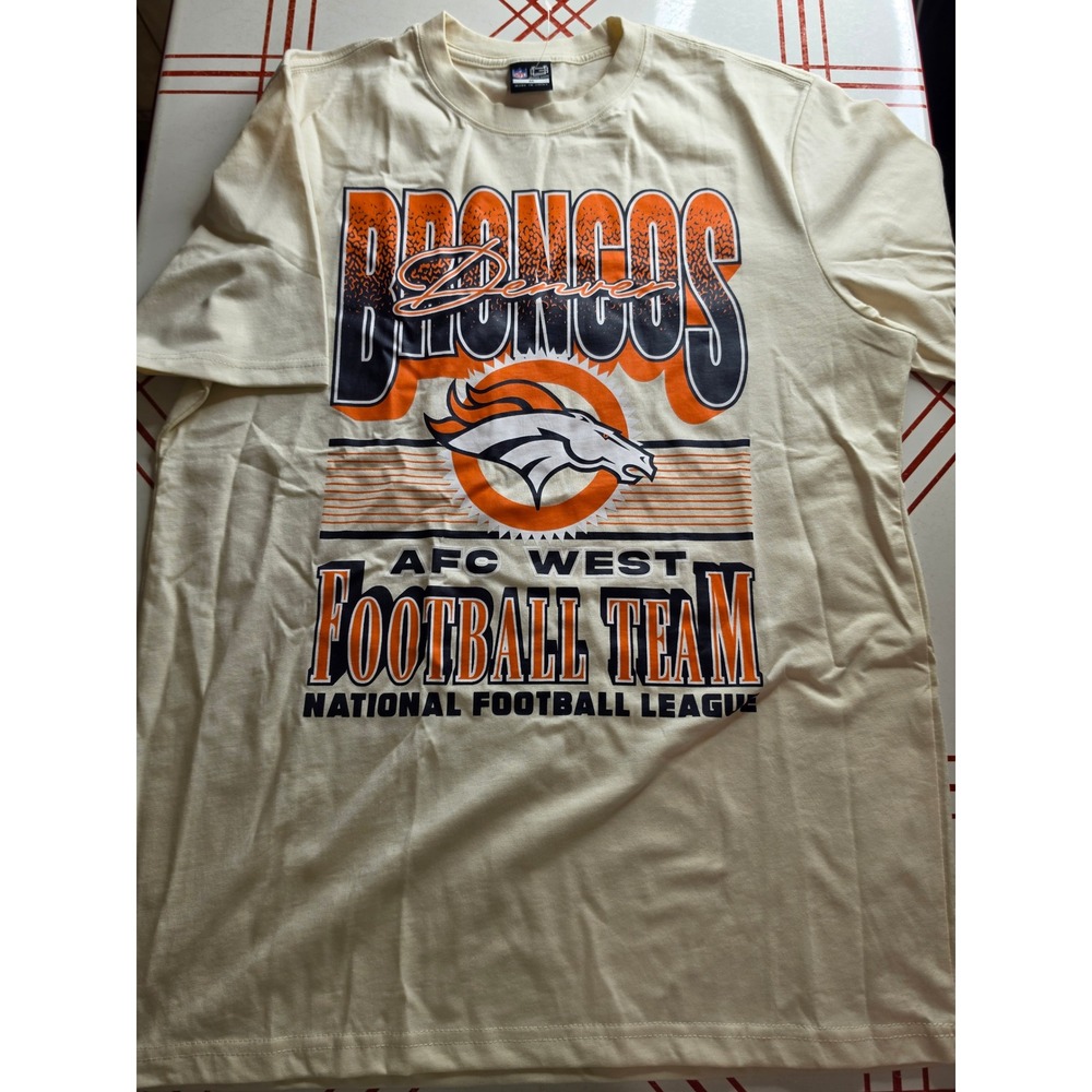 NFL Ultra Game Denver Broncos Mens Cream Graphic T-Shirt Size M 90FDB-ZM